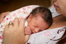 Baby: Stillen von Frühchen